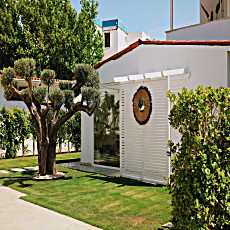 Lavinya Hotel